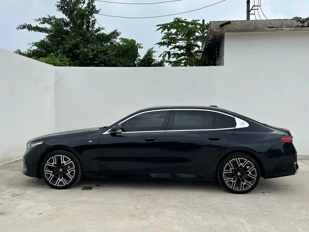 BMW 5 Series — фото 2