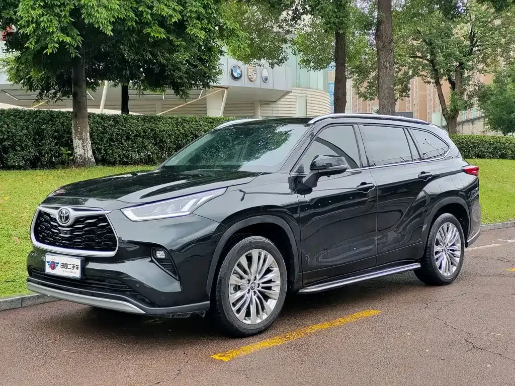 Toyota Highlander — фото 1