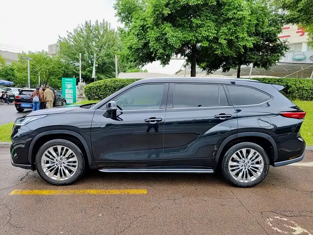 Toyota Highlander — фото 10