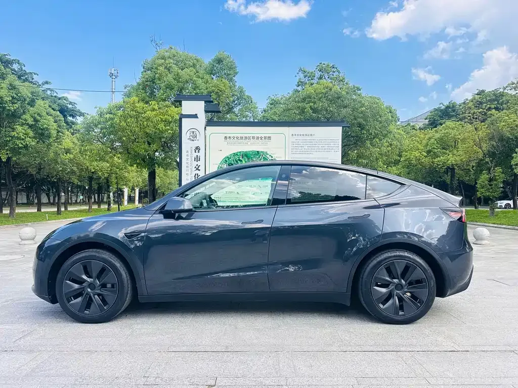 Tesla Model Y — фото 5