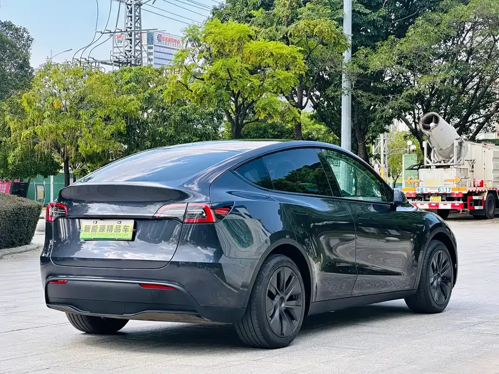 Tesla Model Y — фото 7