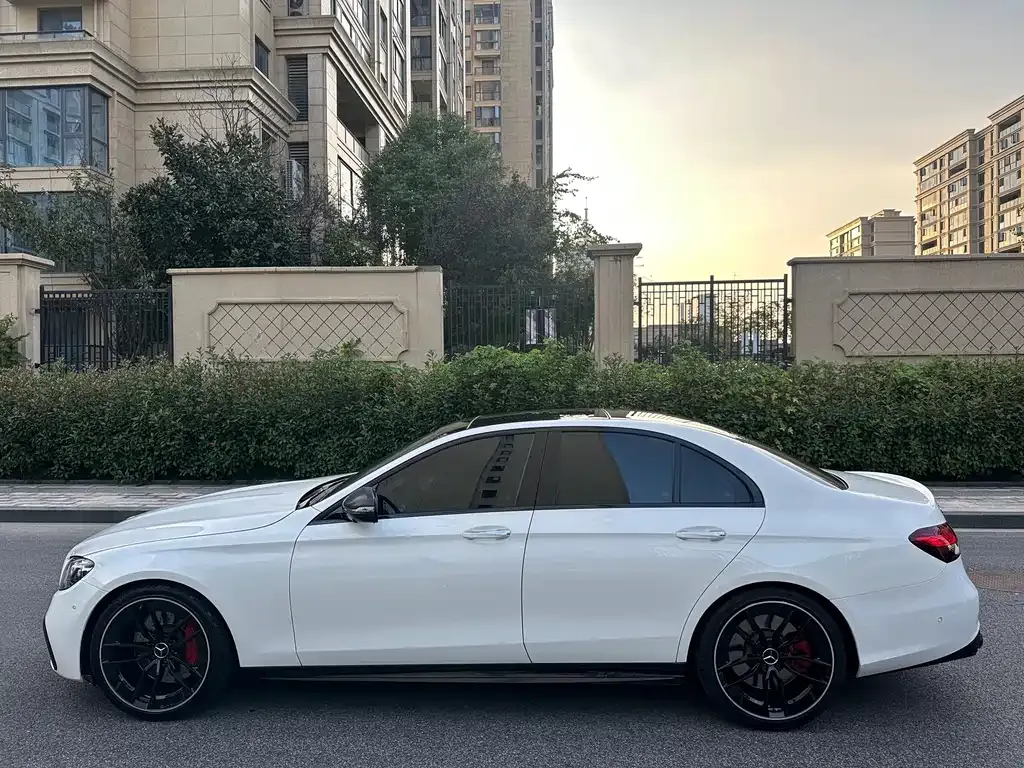 Mercedes-Benz E-Class AMG — фото 9