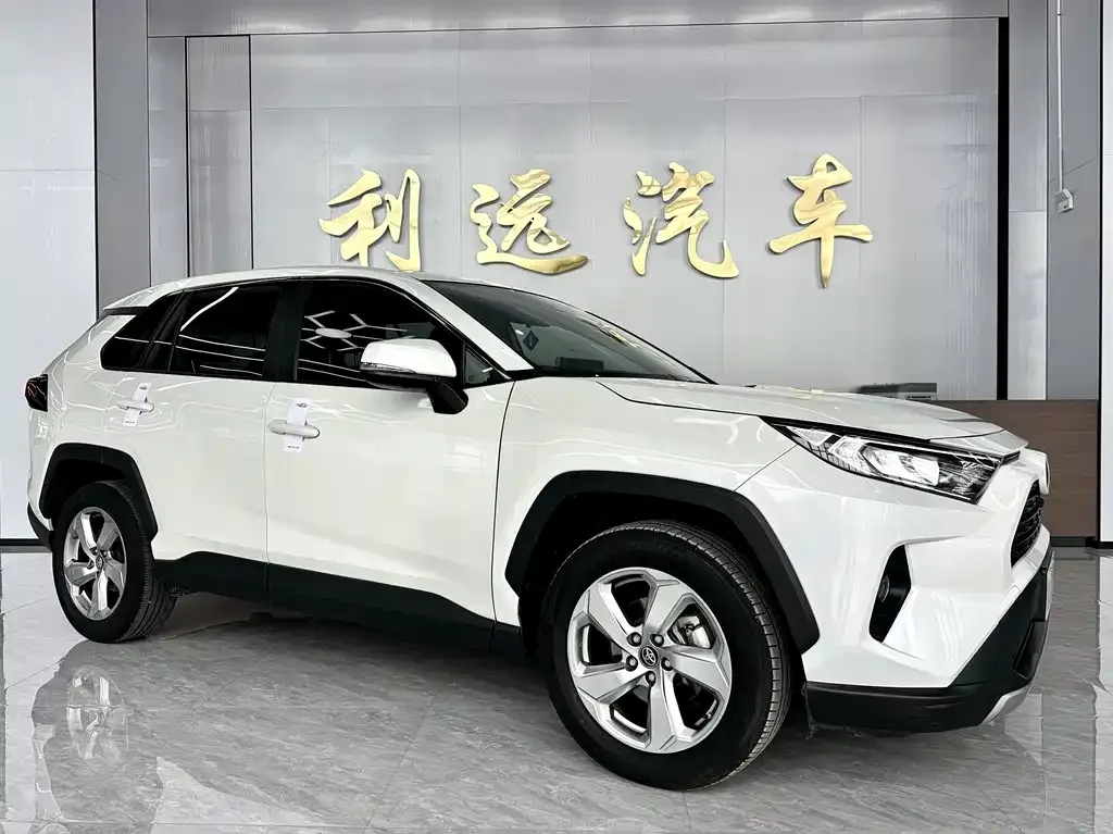Toyota RAV4 — фото 6