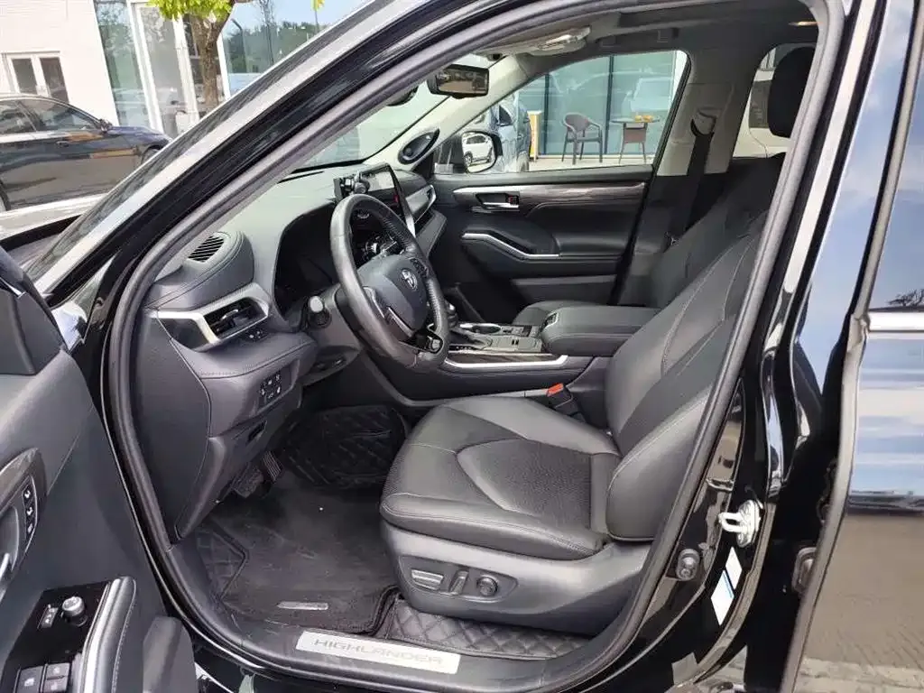 Toyota Highlander — фото 10