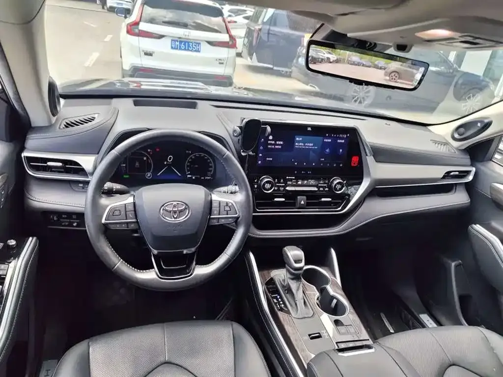 Toyota Highlander — фото 2