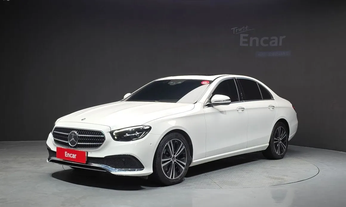 Mercedes-Benz E-Class — фото 1