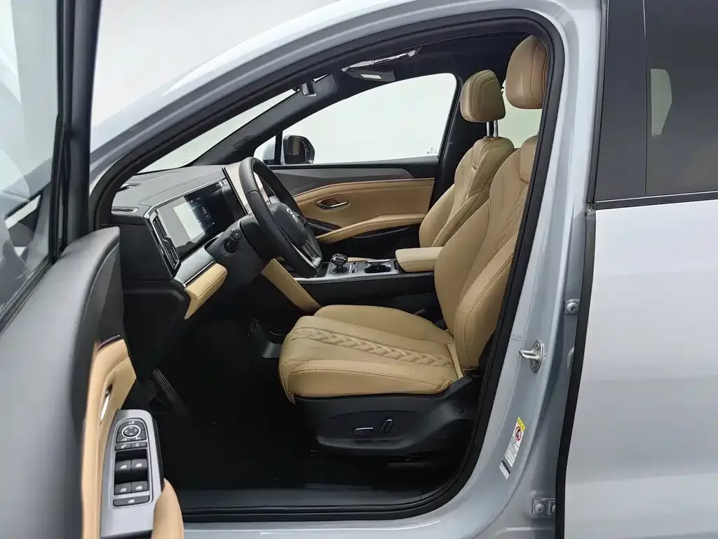 BYD L DM-i — фото 7