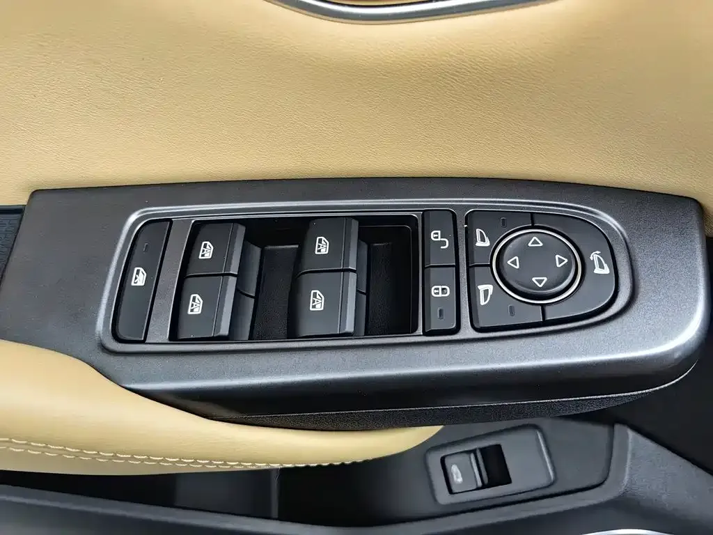 BYD L DM-i — фото 6