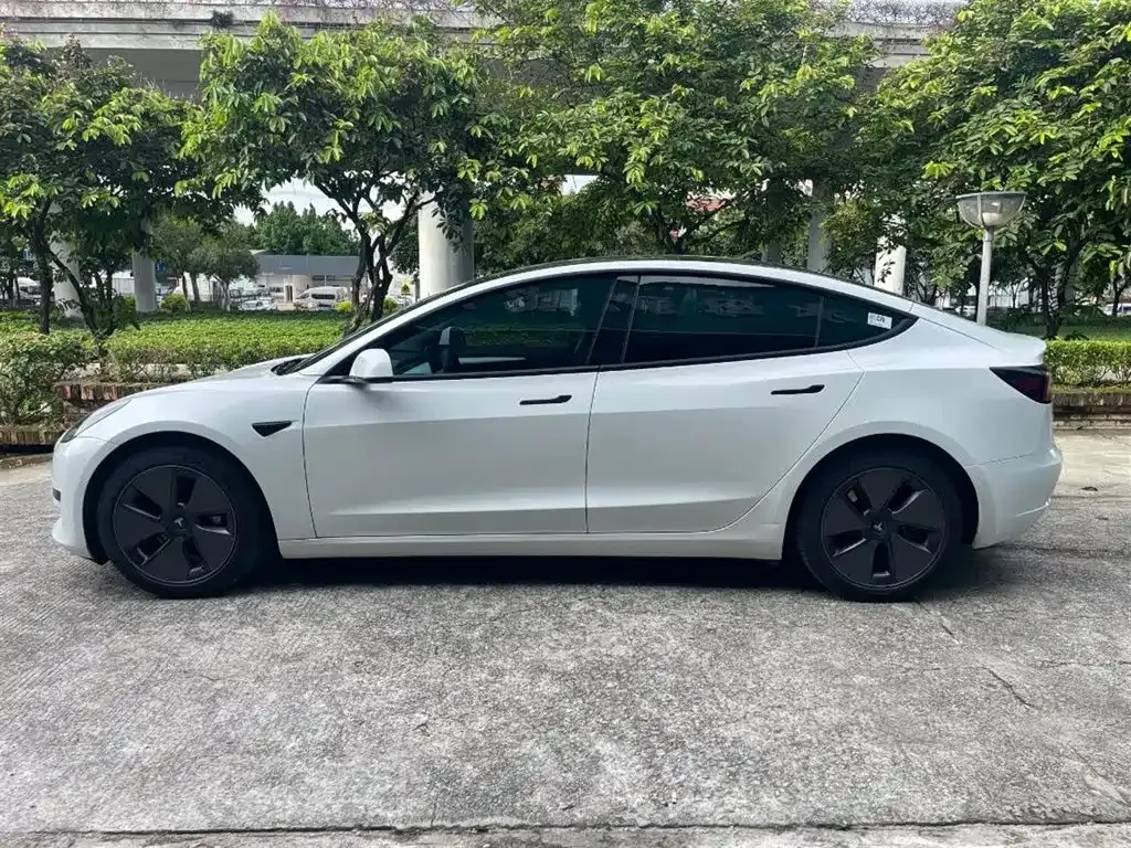 Tesla Model 3 — фото 7