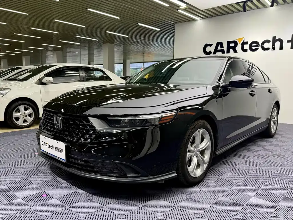 Honda Accord — фото 1