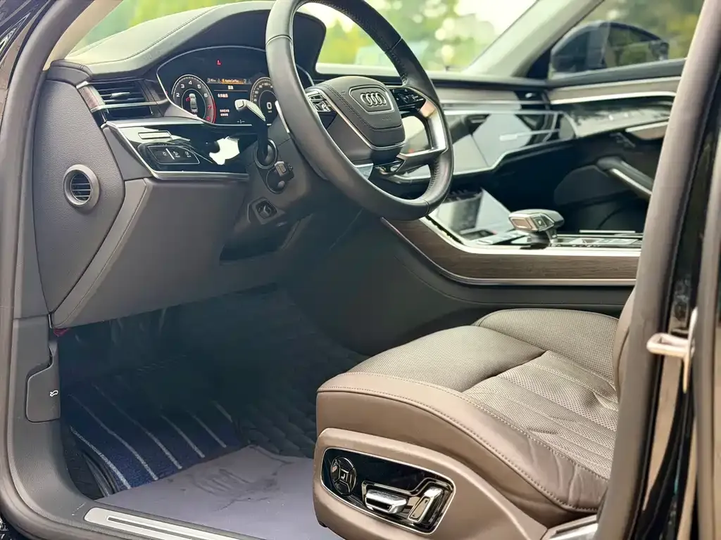 Audi A8 — фото 7