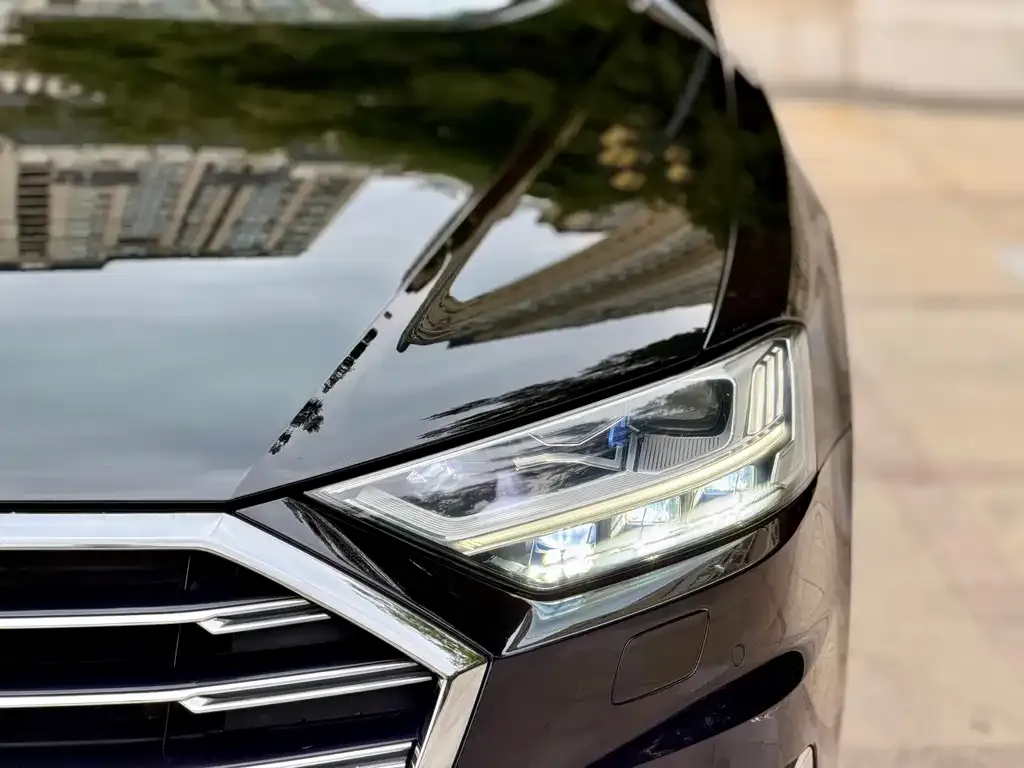 Audi A8 — фото 2
