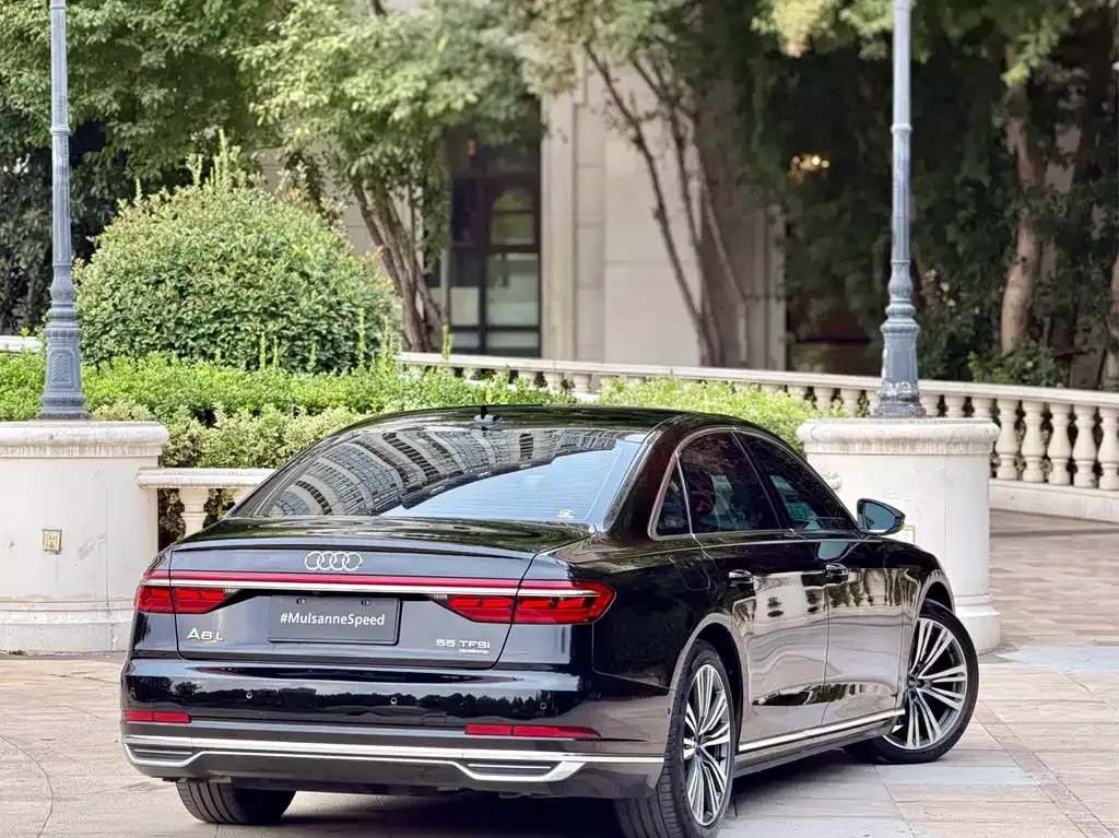 Audi A8 — фото 9