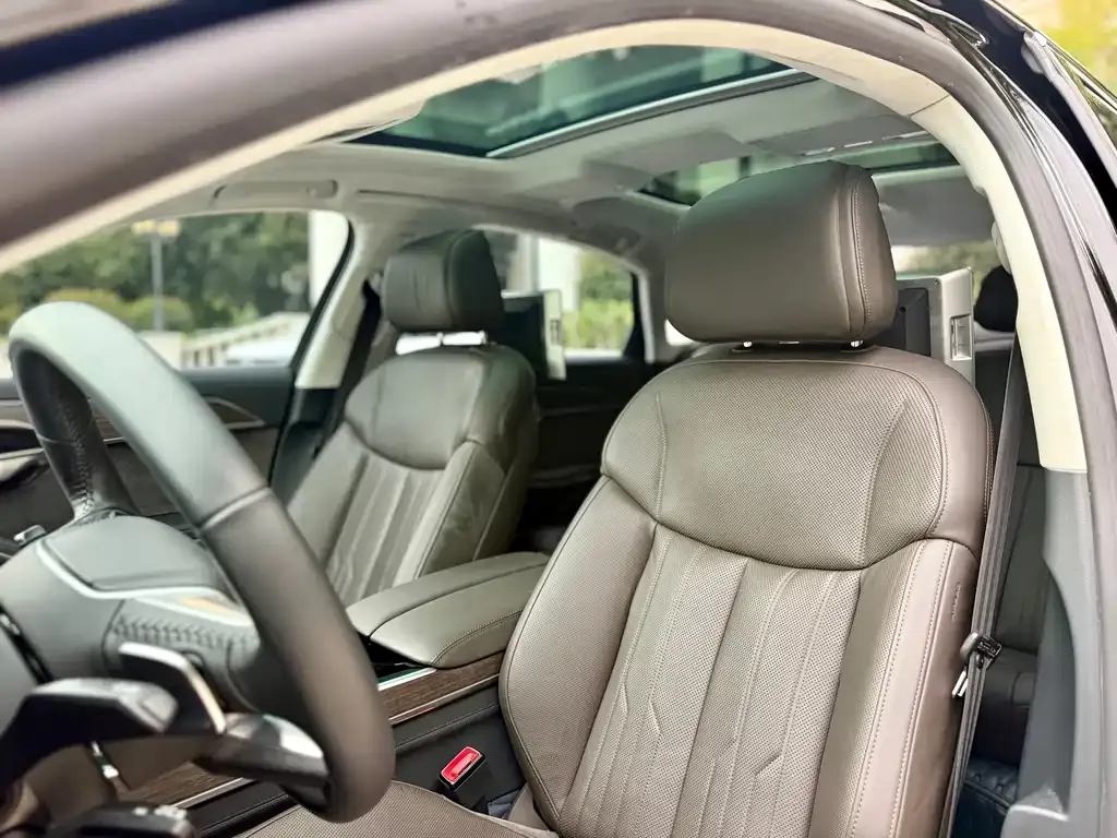 Audi A8 — фото 10