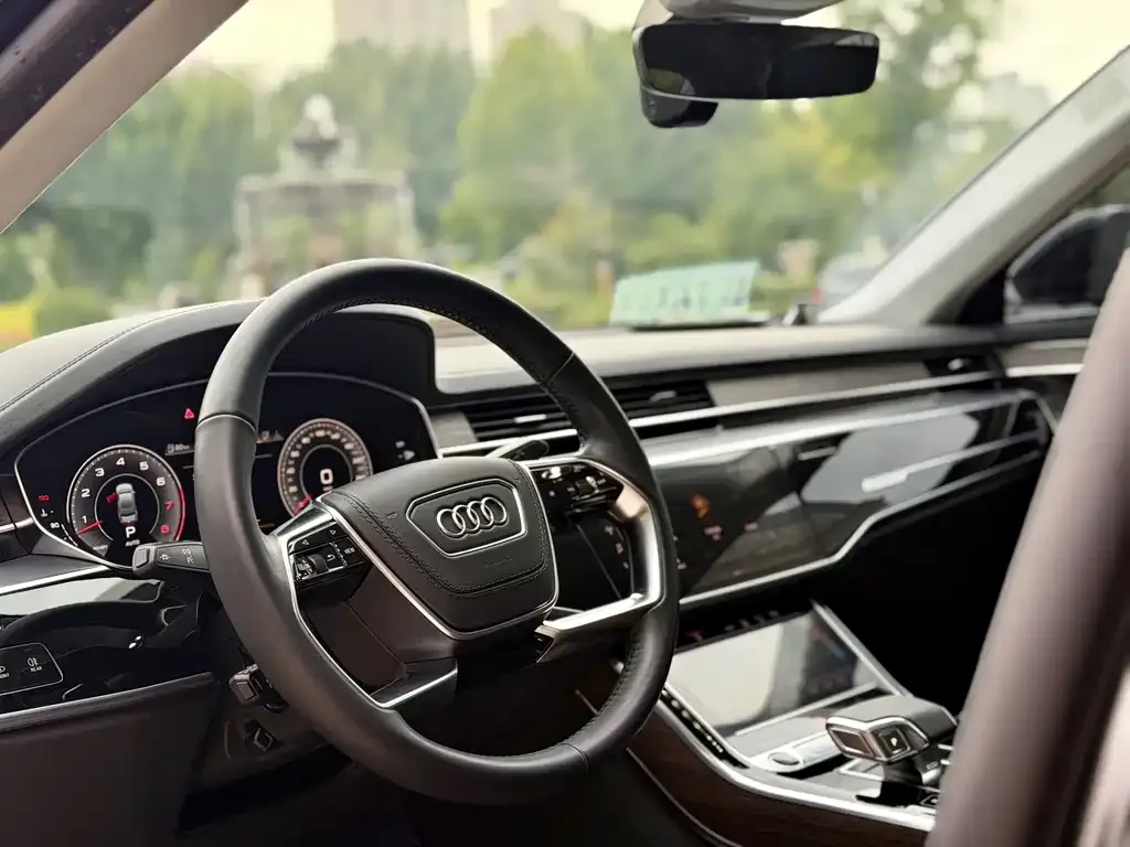 Audi A8 — фото 8