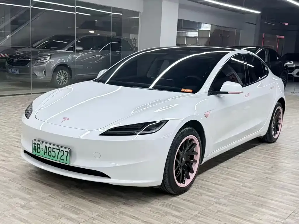 Tesla Model 3 — фото 1