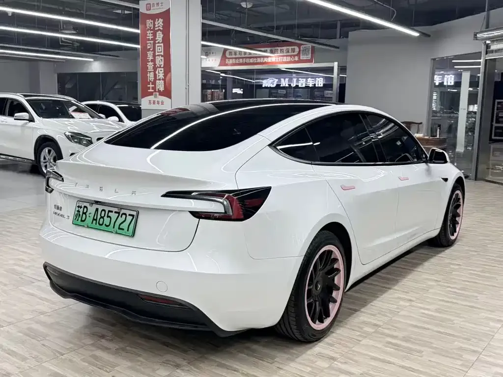 Tesla Model 3 — фото 9