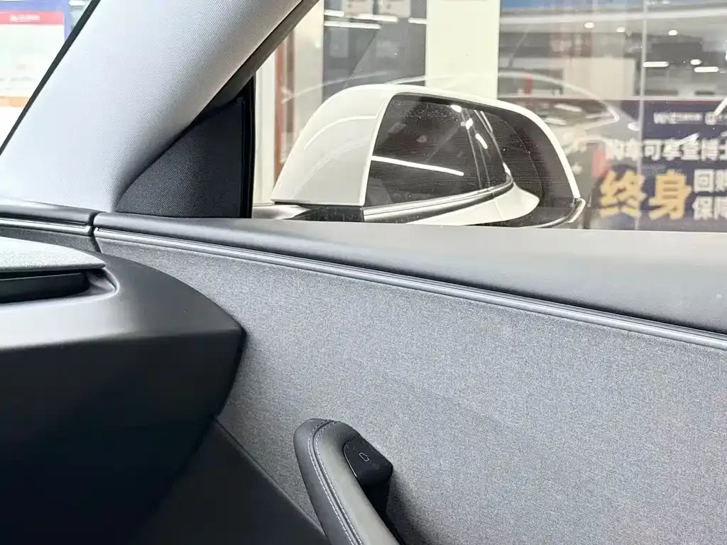 Tesla Model 3 — фото 4