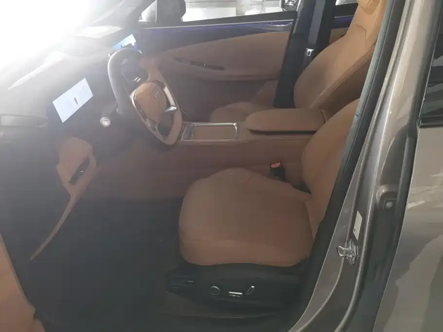 Geely Galaxy L7 — фото 10
