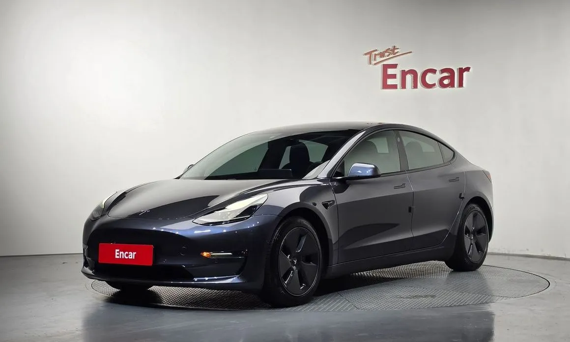 Tesla Model 3 — фото 1