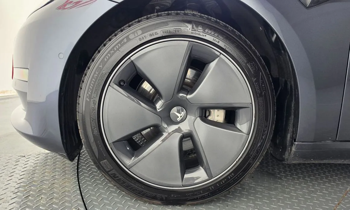 Tesla Model 3 — фото 10