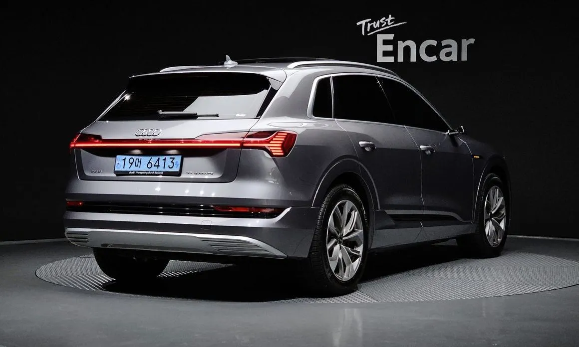 Audi e-tron — фото 3