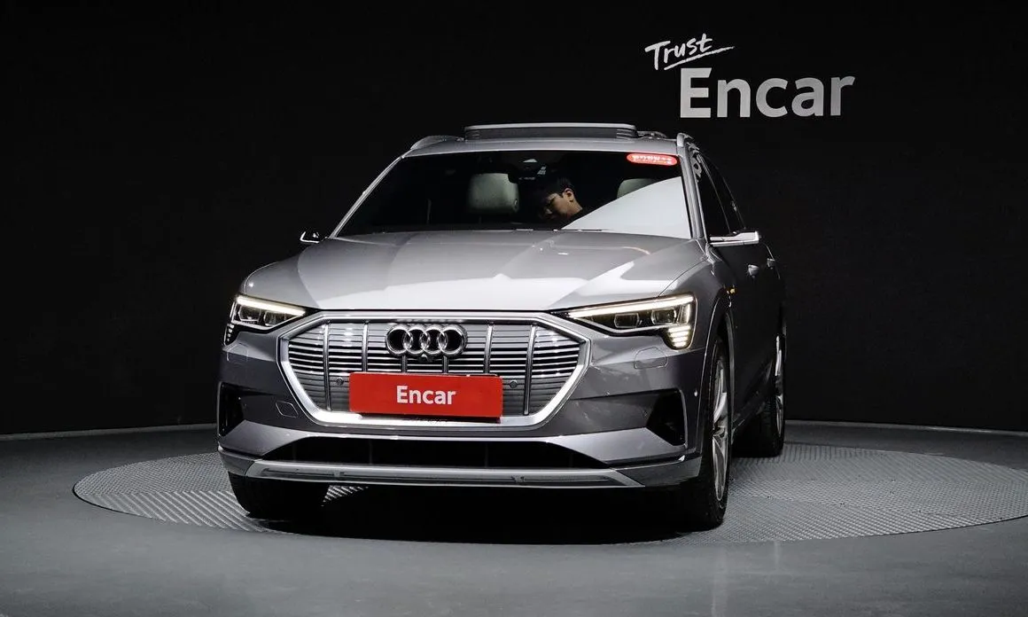 Audi e-tron — фото 2