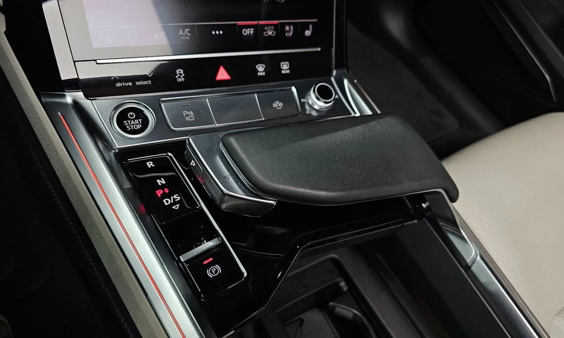 Audi e-tron — фото 4