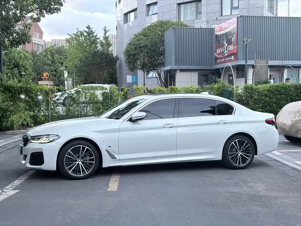 BMW 5 Series — фото 9