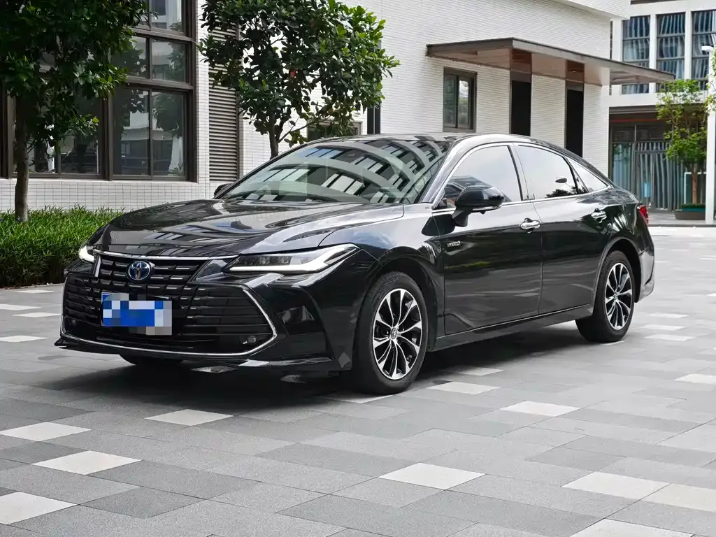 Toyota Avalon — фото 1