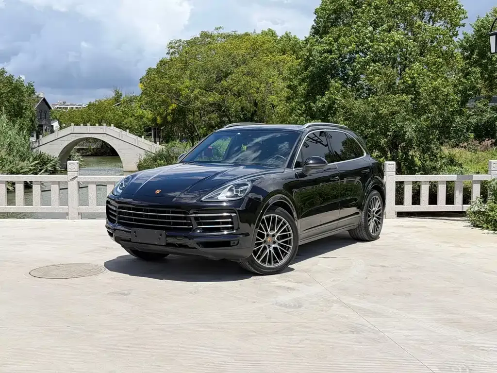 Porsche Cayenne — фото 1