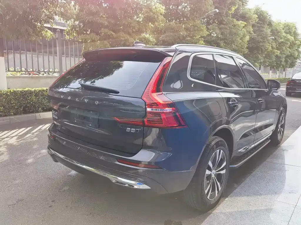 Volvo XC60 — фото 10