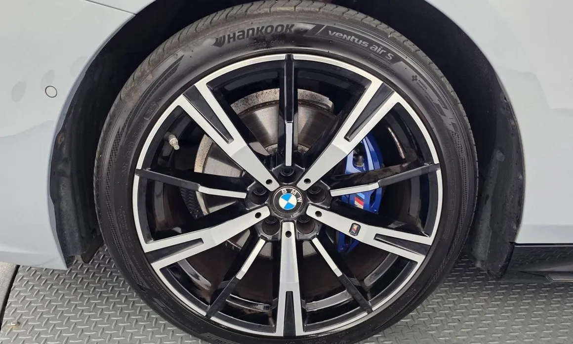 BMW 5-Series — фото 10