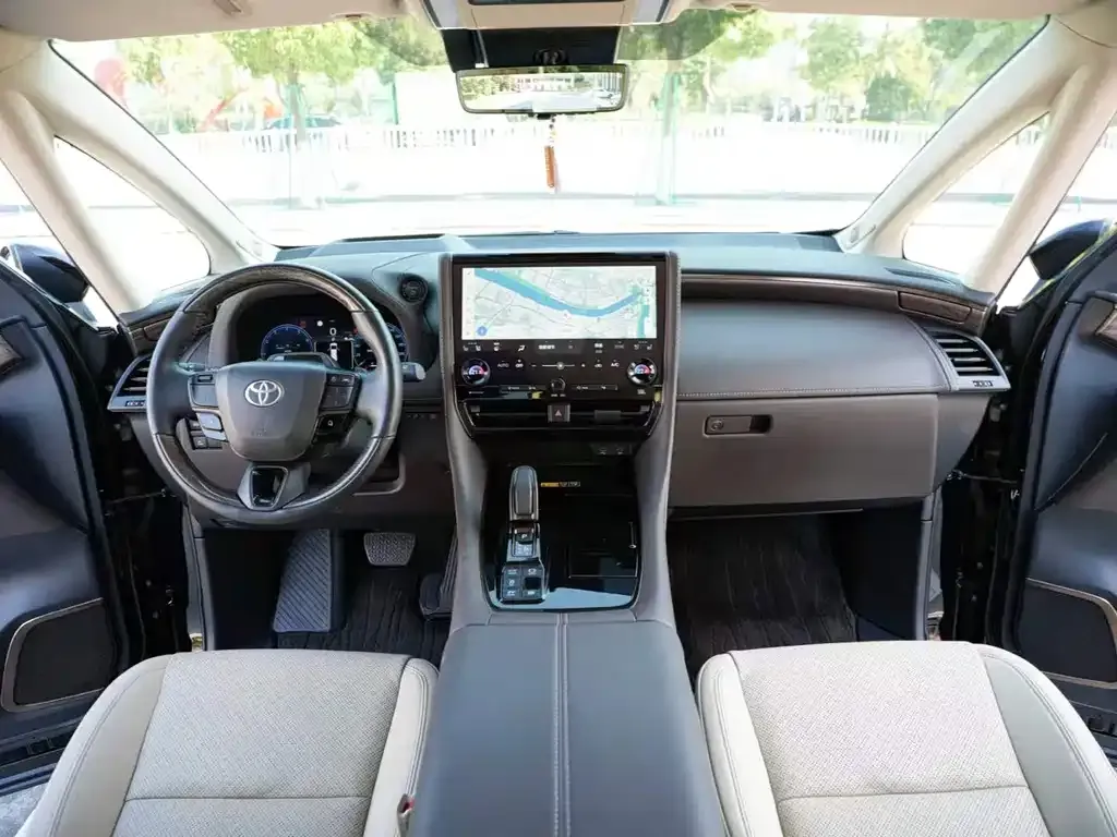 Toyota Alphard — фото 8