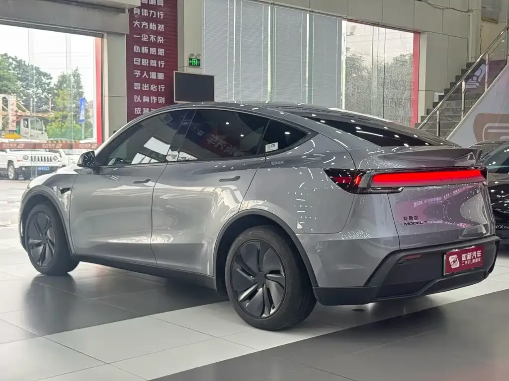Tesla Model Y — фото 7
