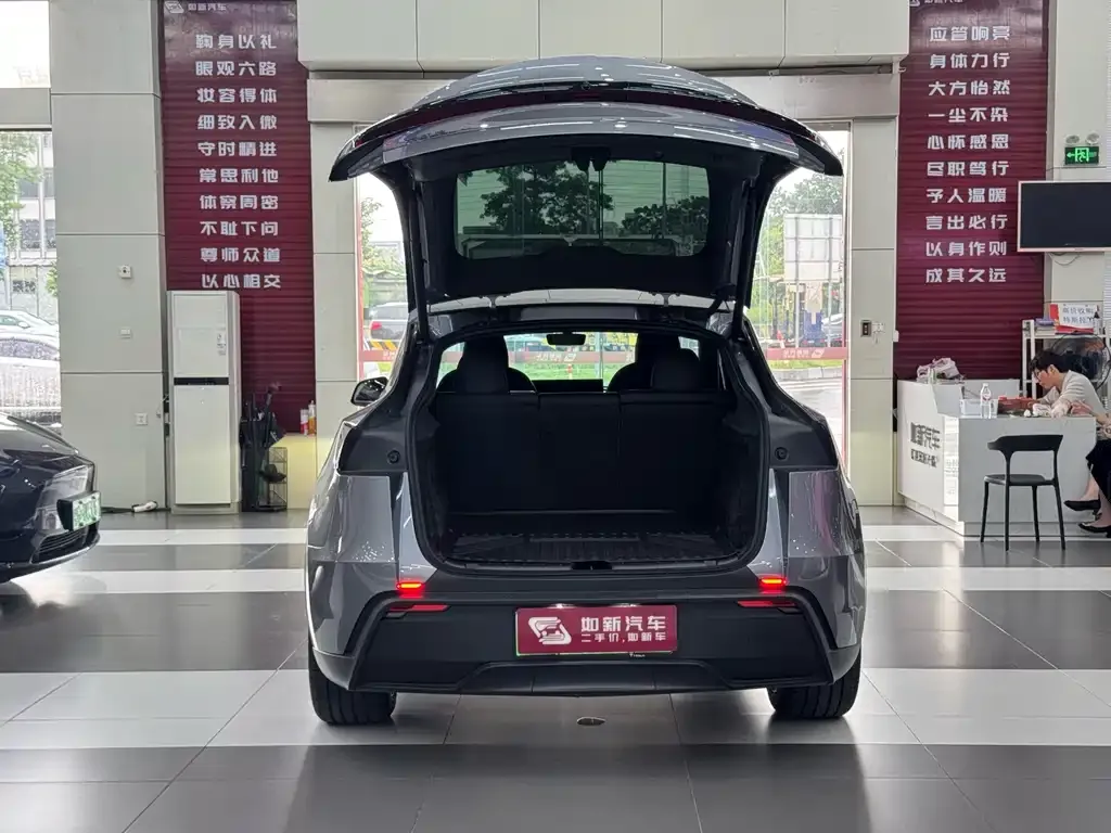 Tesla Model Y — фото 6