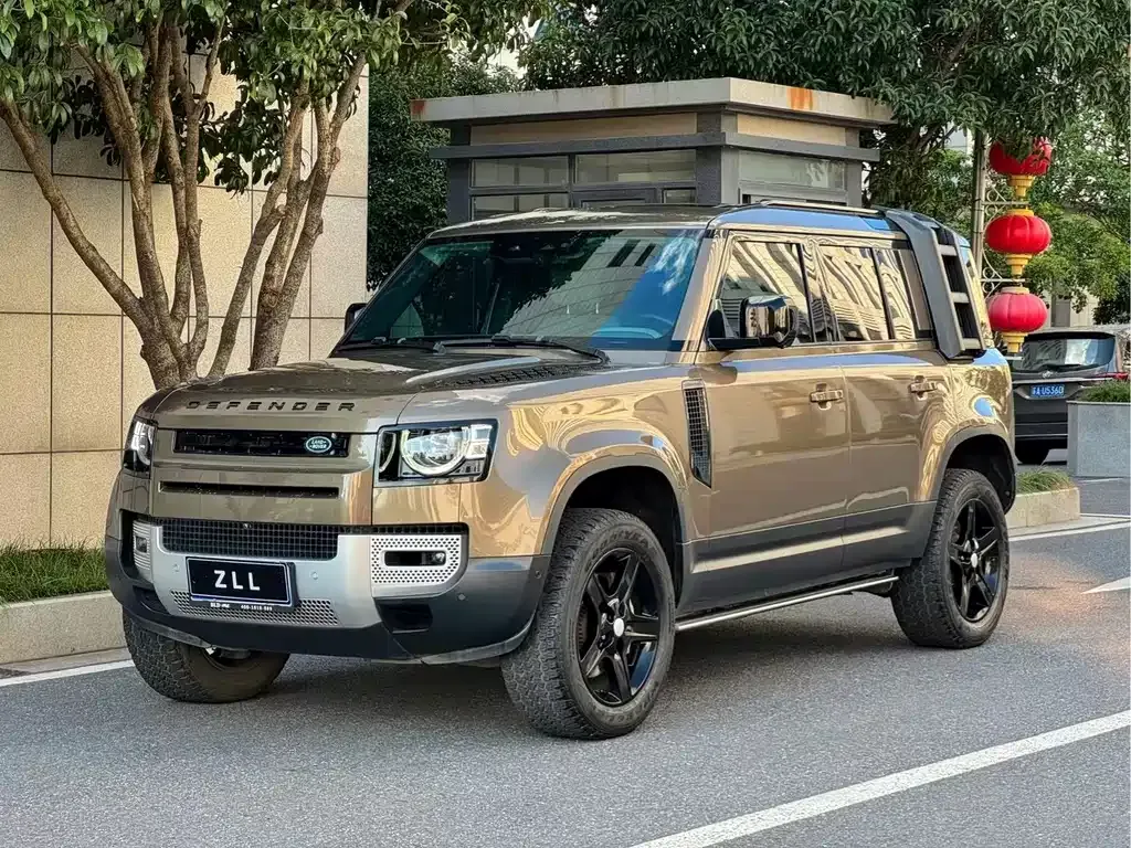 Land Rover Defender — фото 1