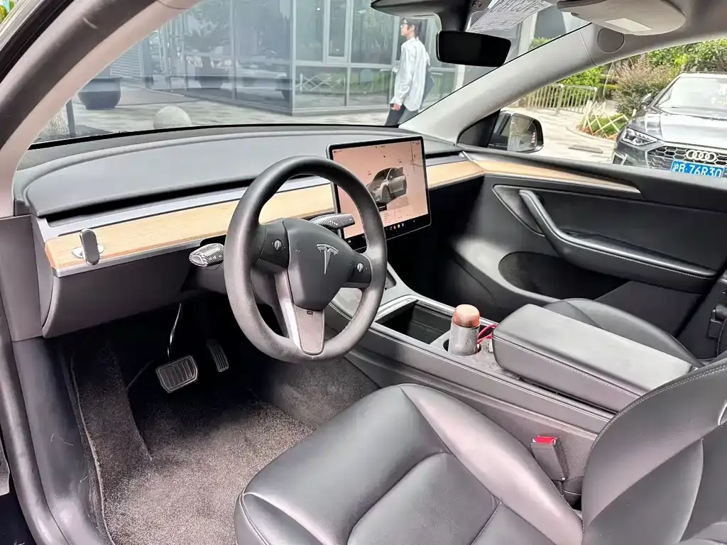 Tesla Model Y — фото 4