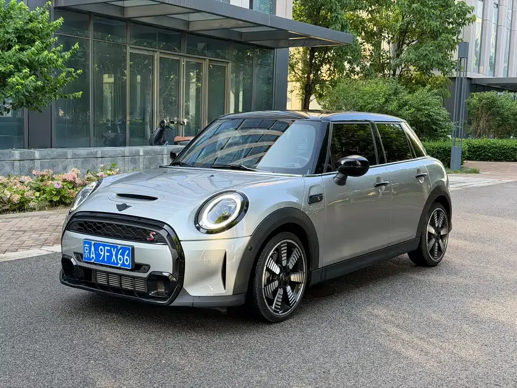 MINI Cooper (3-door) — фото 1