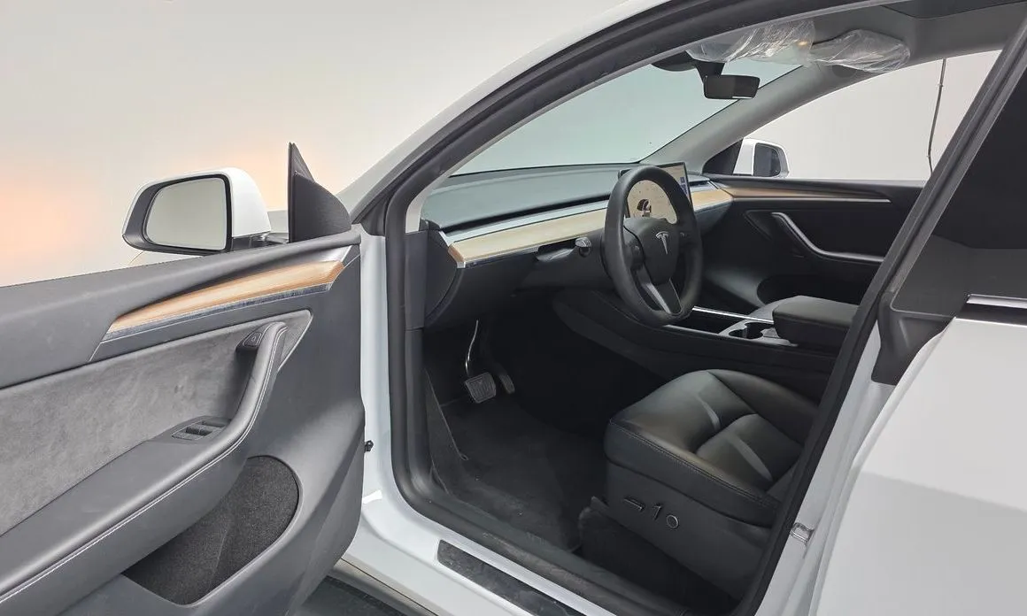 Tesla Model Y — фото 6