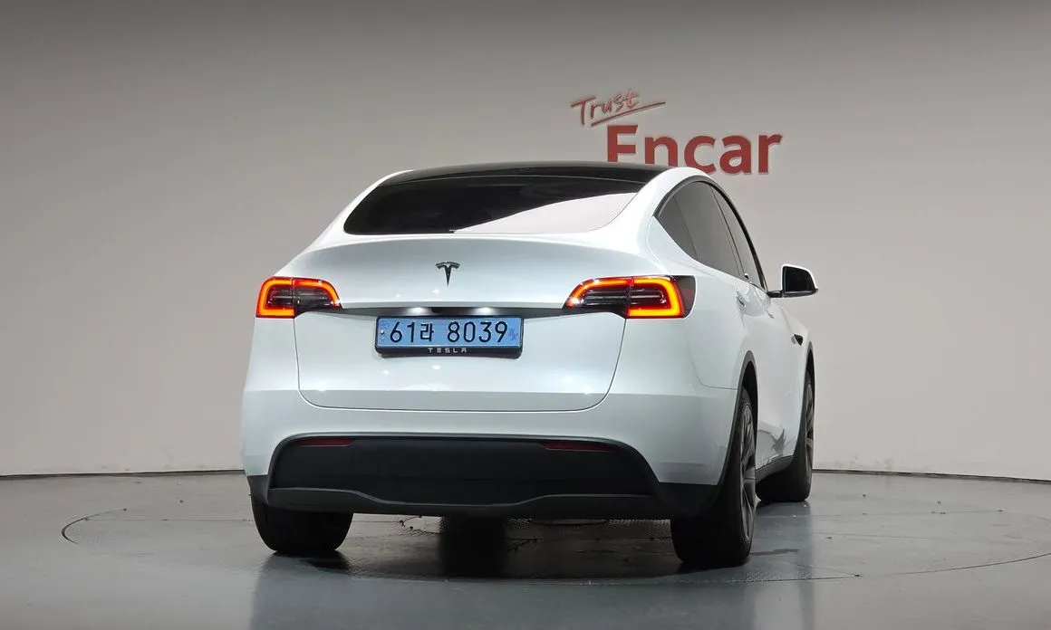 Tesla Model Y — фото 9