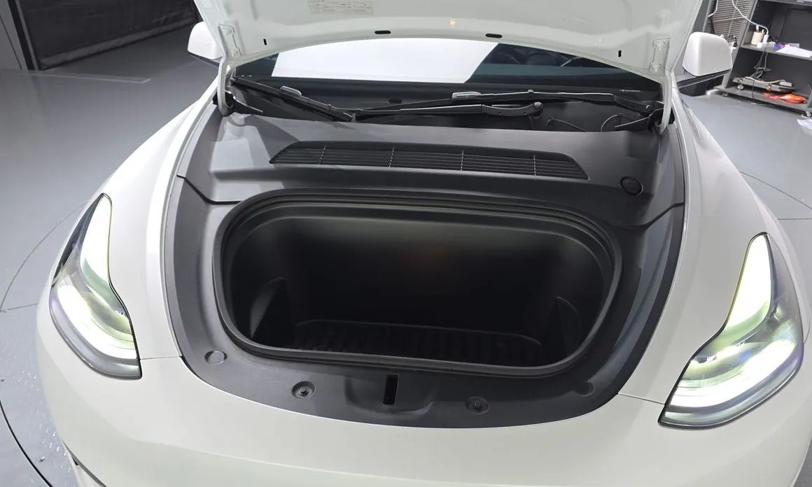Tesla Model Y — фото 10