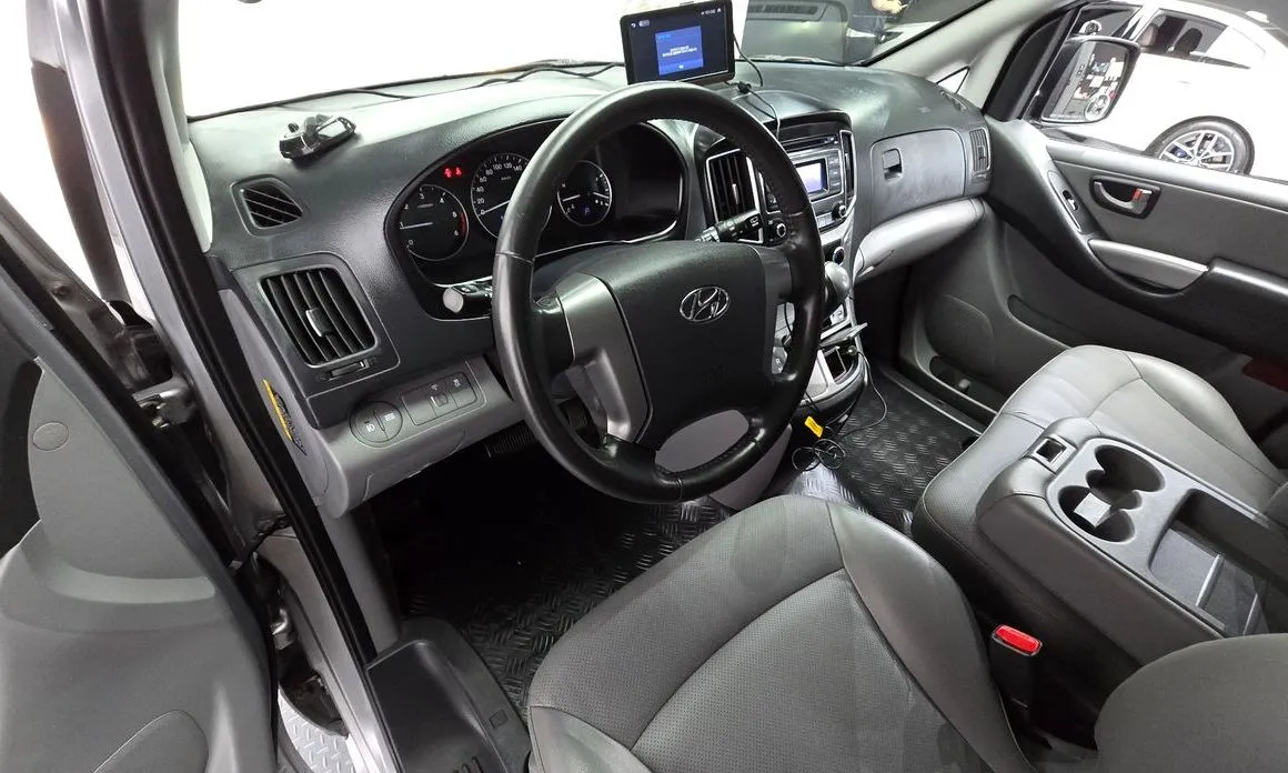 Hyundai Starex — фото 10
