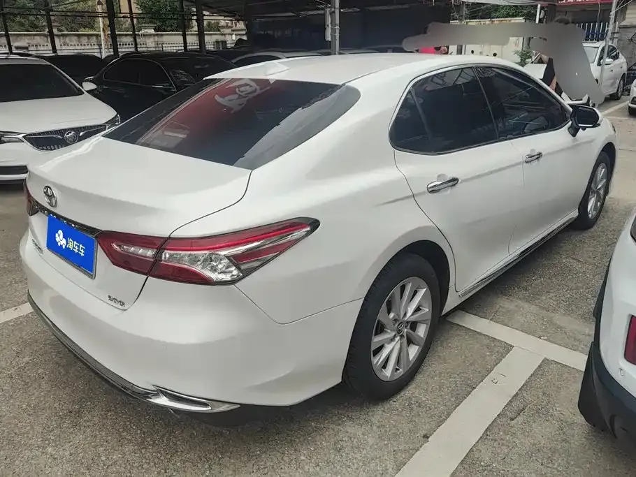 Toyota Camry — фото 5