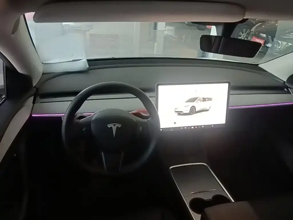 Tesla Model Y — фото 4