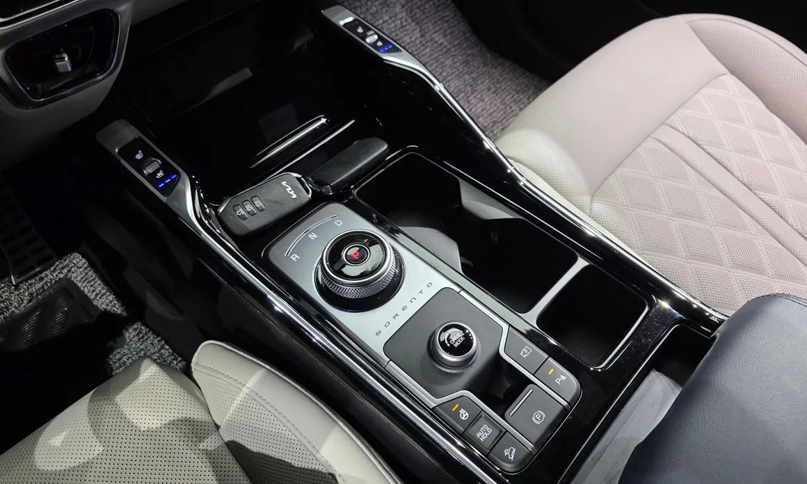 Kia Sorento — фото 7