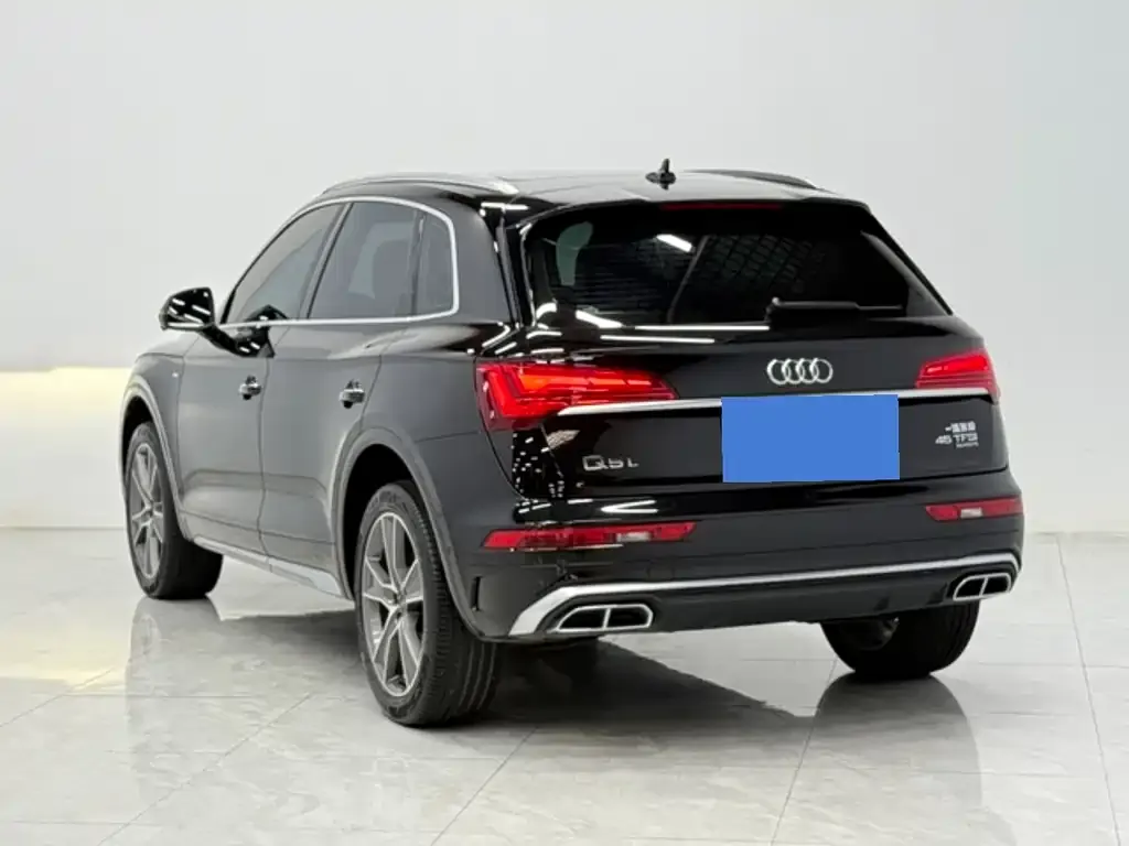 Audi Q5L — фото 8