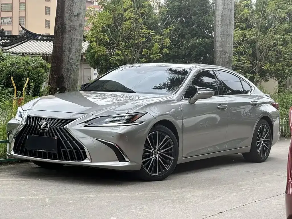Lexus ES — фото 1