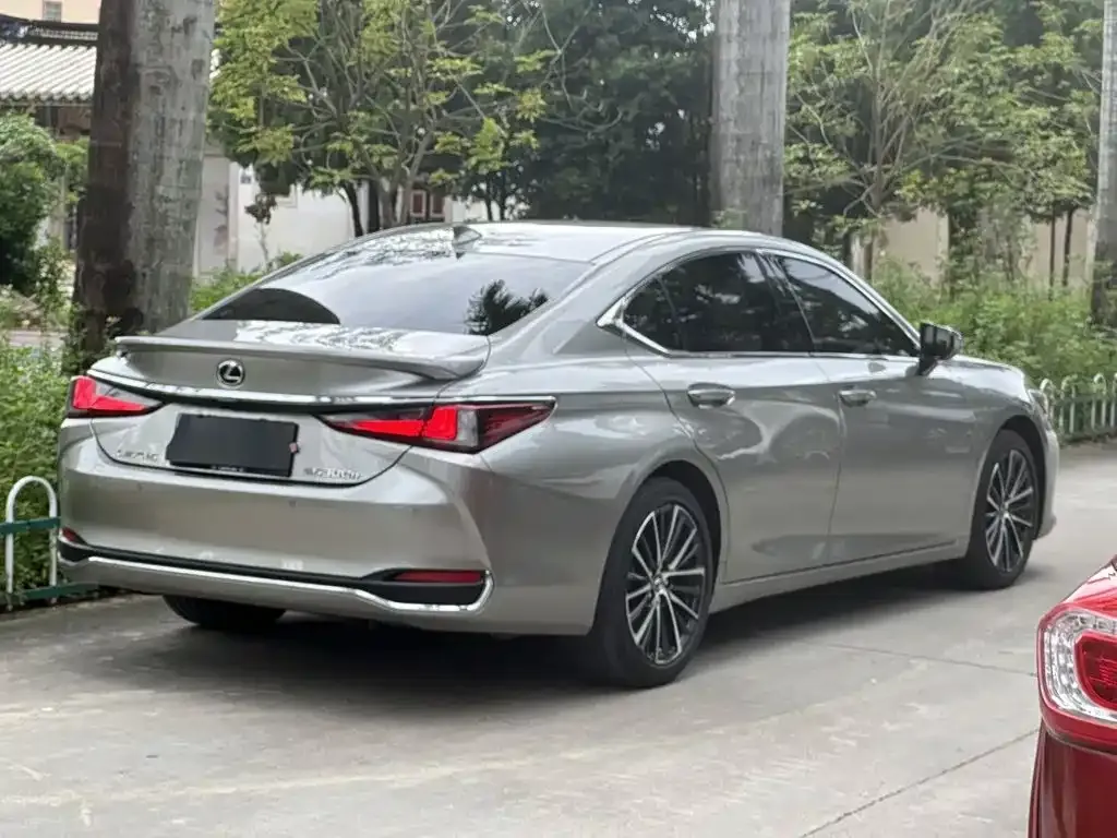 Lexus ES — фото 8