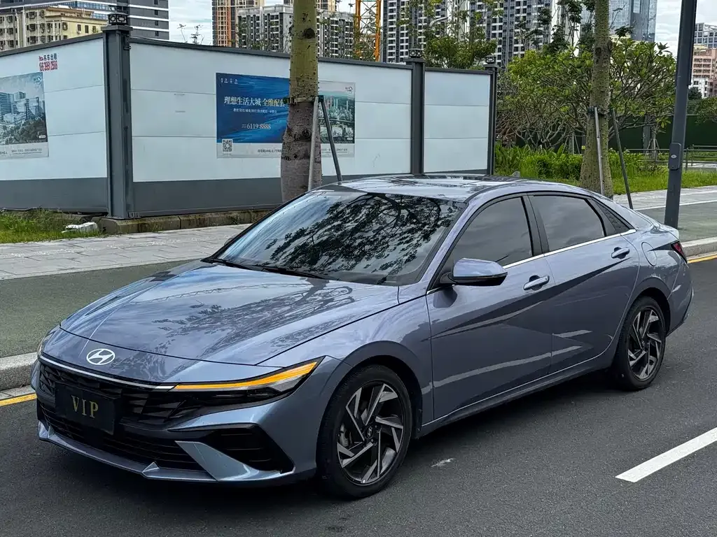Hyundai Elantra — фото 1